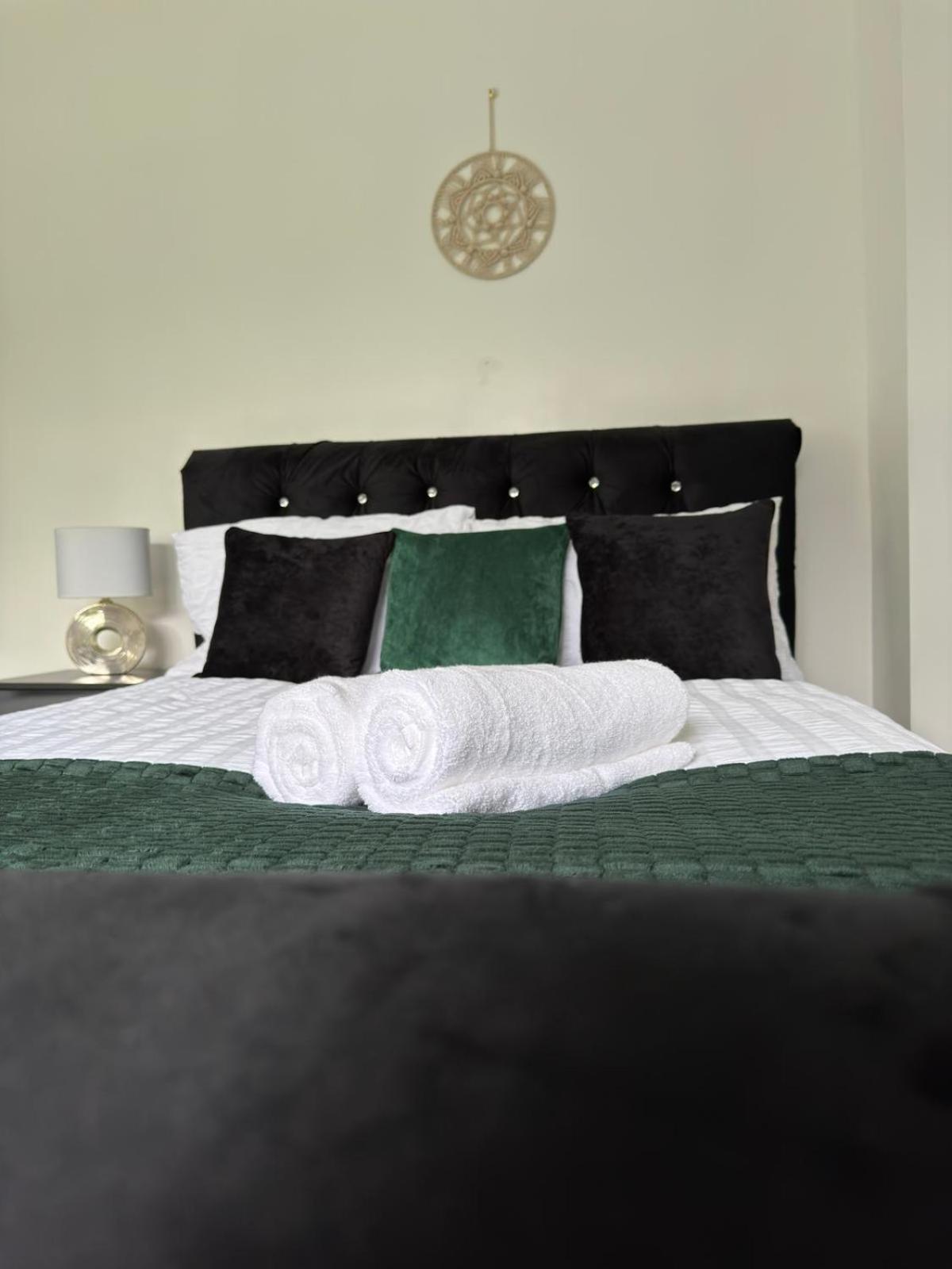 Shm Stays Ensuite Rooms Great For Long Term Stays & Short Stays 15 Min Drive To City Centre & Airport 5 Min Walk To Shops And Train Station 10 Mins To High Street Μπέρμιγχαμ Εξωτερικό φωτογραφία