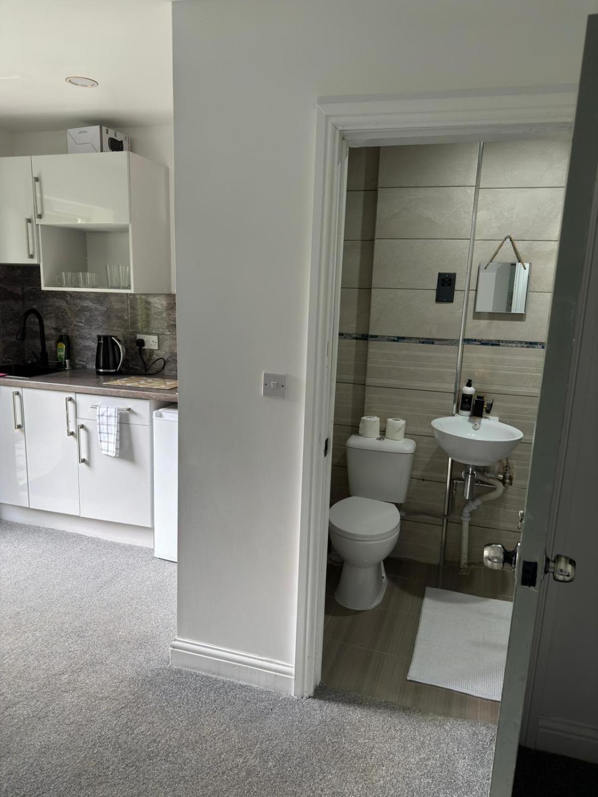 Shm Stays Ensuite Rooms Great For Long Term Stays & Short Stays 15 Min Drive To City Centre & Airport 5 Min Walk To Shops And Train Station 10 Mins To High Street Μπέρμιγχαμ Εξωτερικό φωτογραφία
