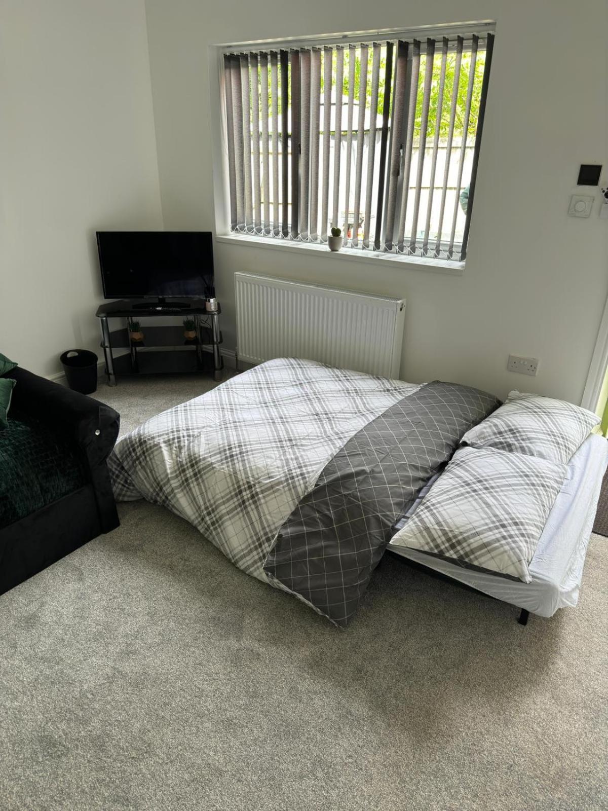 Shm Stays Ensuite Rooms Great For Long Term Stays & Short Stays 15 Min Drive To City Centre & Airport 5 Min Walk To Shops And Train Station 10 Mins To High Street Μπέρμιγχαμ Εξωτερικό φωτογραφία