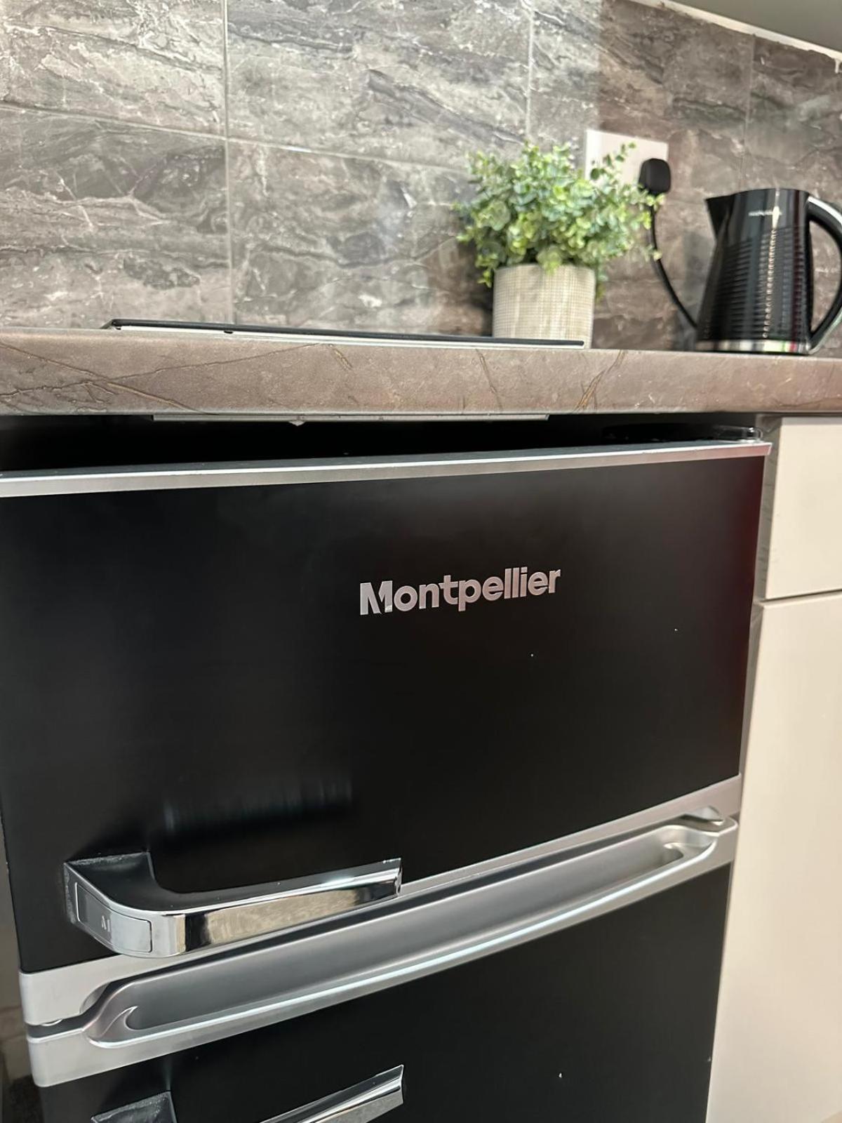 Shm Stays Ensuite Rooms Great For Long Term Stays & Short Stays 15 Min Drive To City Centre & Airport 5 Min Walk To Shops And Train Station 10 Mins To High Street Μπέρμιγχαμ Εξωτερικό φωτογραφία