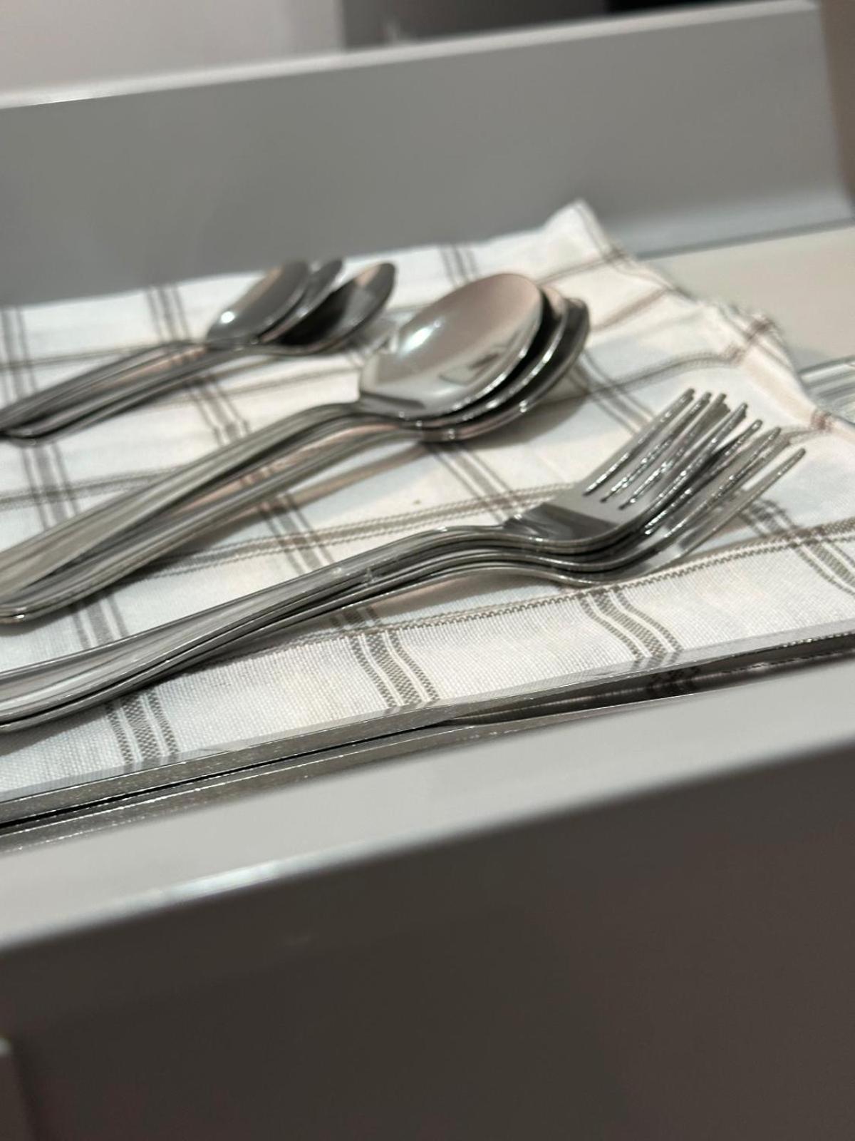 Shm Stays Ensuite Rooms Great For Long Term Stays & Short Stays 15 Min Drive To City Centre & Airport 5 Min Walk To Shops And Train Station 10 Mins To High Street Μπέρμιγχαμ Εξωτερικό φωτογραφία