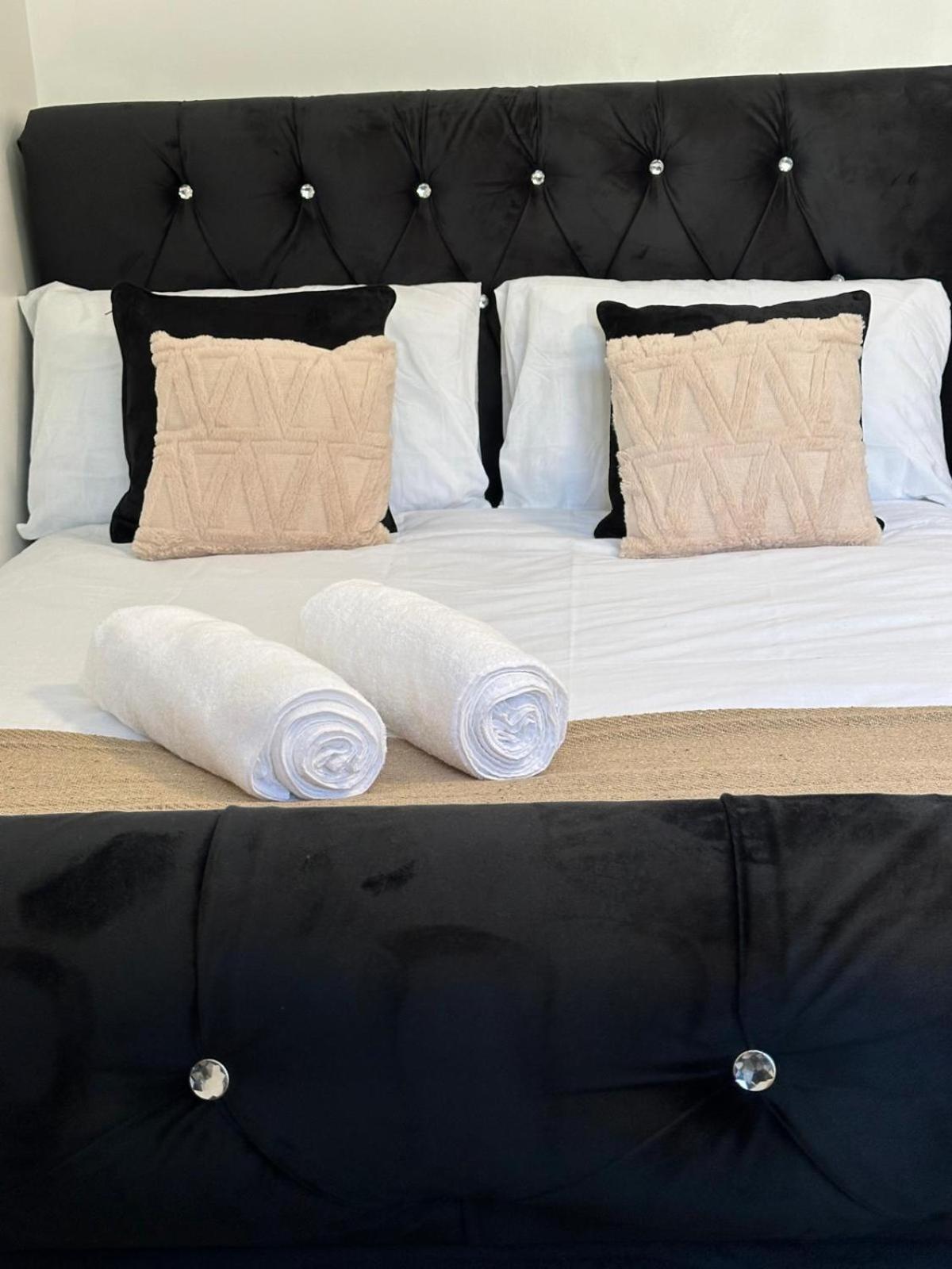 Shm Stays Ensuite Rooms Great For Long Term Stays & Short Stays 15 Min Drive To City Centre & Airport 5 Min Walk To Shops And Train Station 10 Mins To High Street Μπέρμιγχαμ Εξωτερικό φωτογραφία