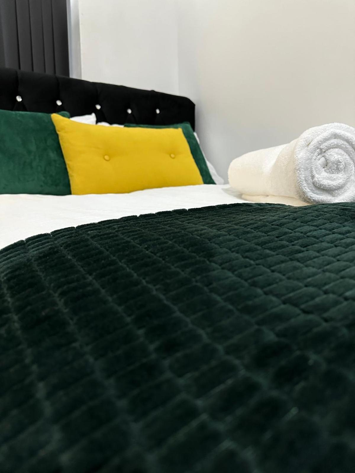 Shm Stays Ensuite Rooms Great For Long Term Stays & Short Stays 15 Min Drive To City Centre & Airport 5 Min Walk To Shops And Train Station 10 Mins To High Street Μπέρμιγχαμ Εξωτερικό φωτογραφία