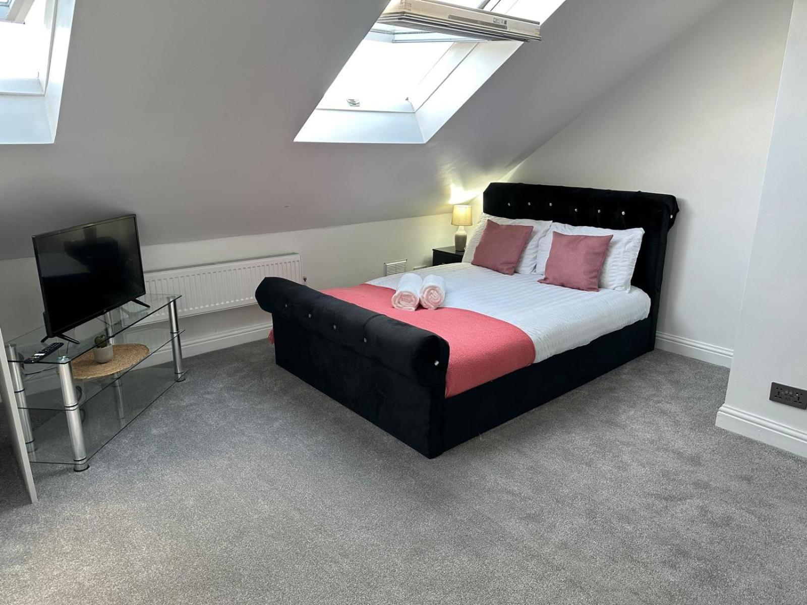 Shm Stays Ensuite Rooms Great For Long Term Stays & Short Stays 15 Min Drive To City Centre & Airport 5 Min Walk To Shops And Train Station 10 Mins To High Street Μπέρμιγχαμ Εξωτερικό φωτογραφία